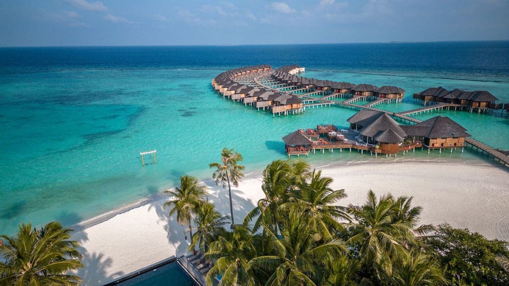  Maldives hotel beach resort