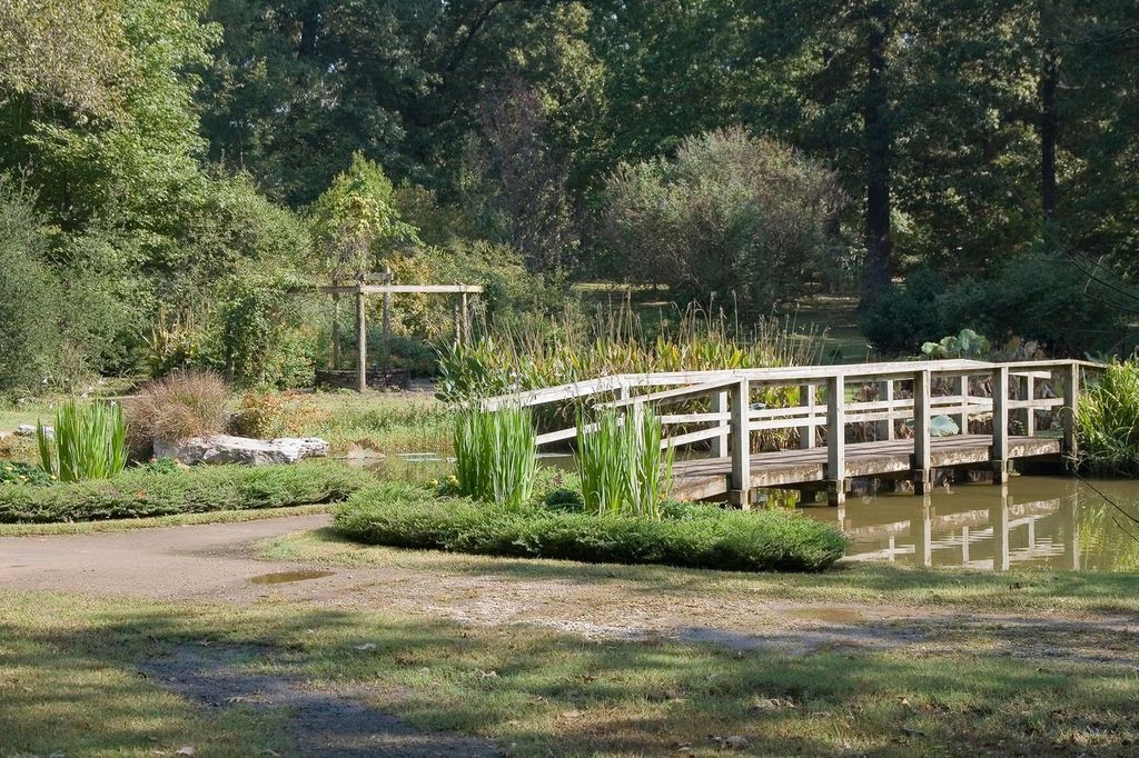 Foot bridge in the Memphis Botanical Gardens in Tennessee