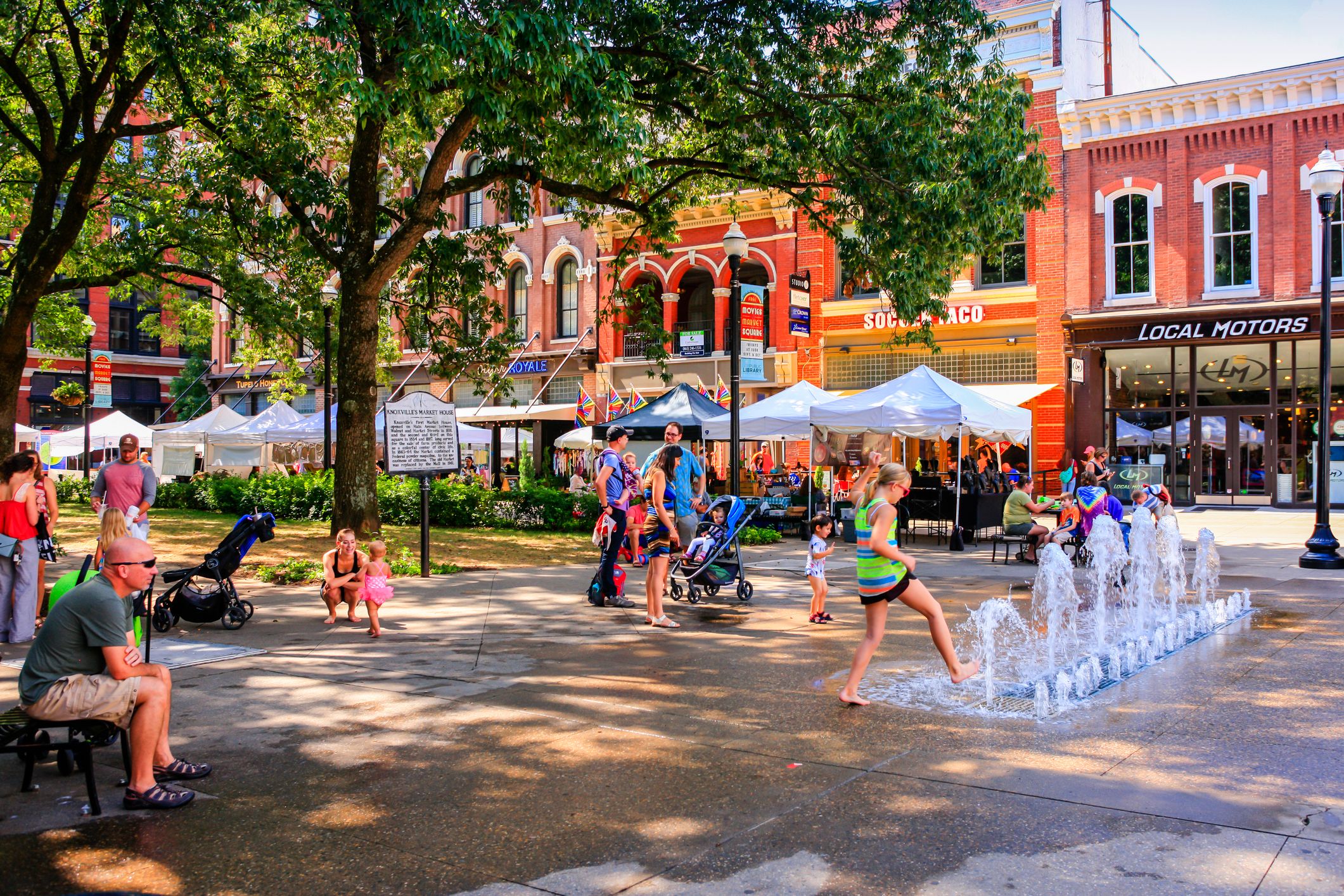 People in Market Square on market day in Knoxville