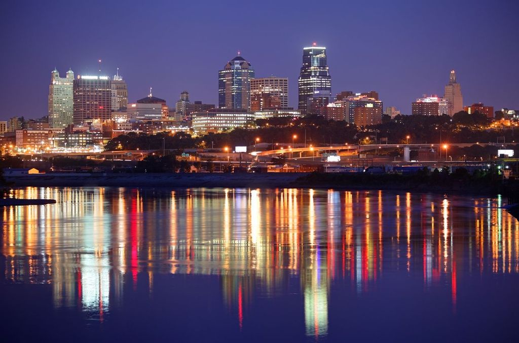 Kansas City, Missouri skyline along the banks of the Missouri River
