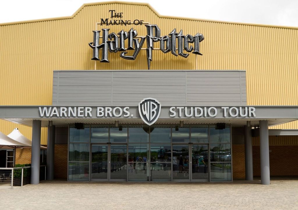 entrance to the Warner Brothers Studio tour