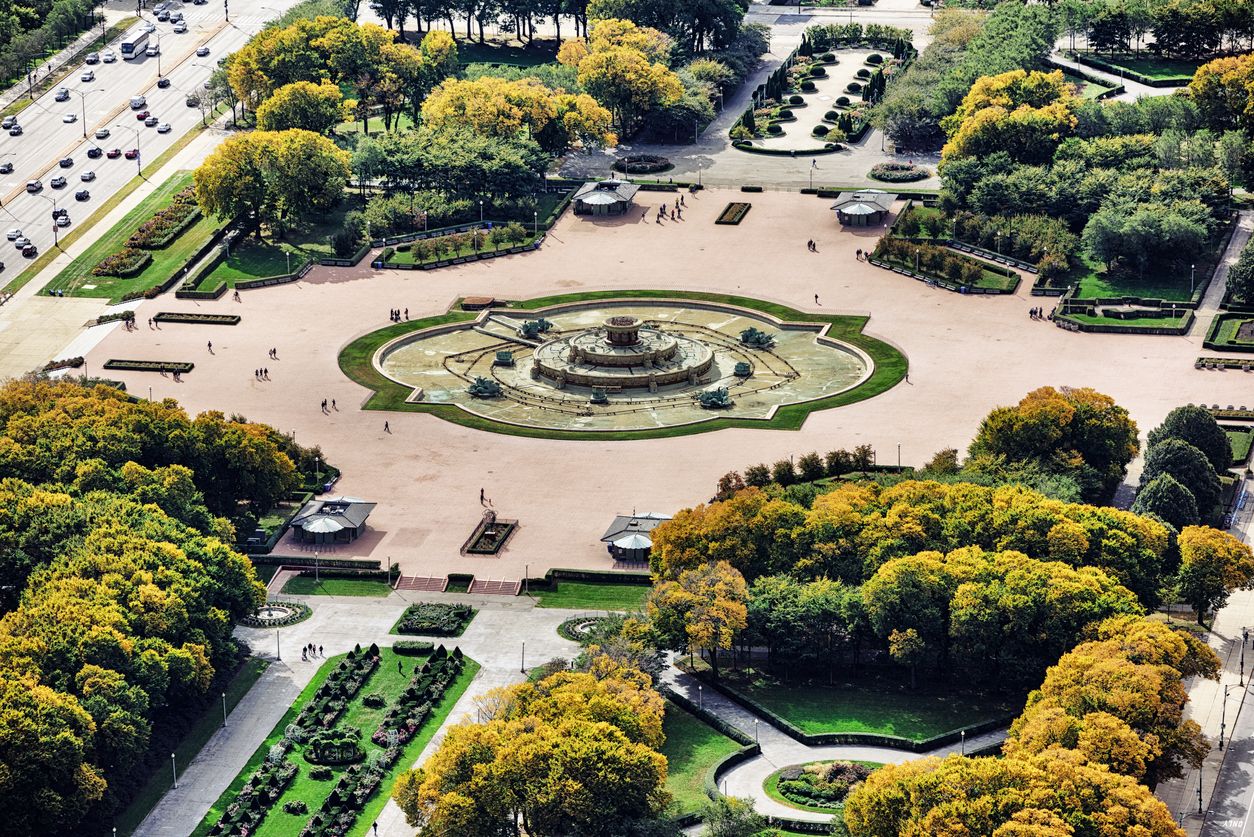 Aerial view of Buckingham Fountain in Grant Park, Chicago