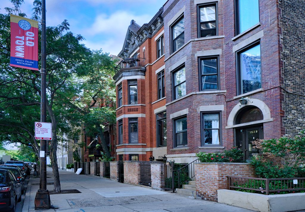Chicago Old Town Neighborhood