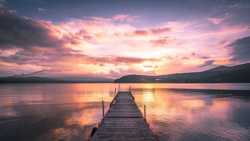Sunset view of Lake Yamanaka