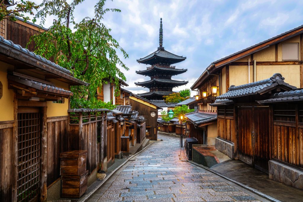 Yasaka Pagoda and Sannen Zaka Street in summer, Kyoto, Japan