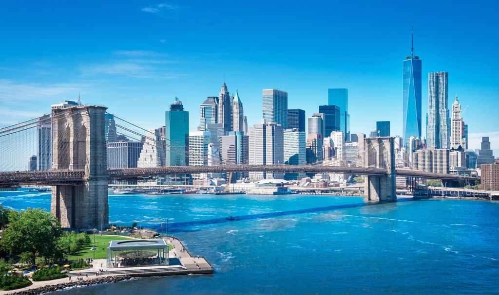 Manhattan Skyline and the Brooklyn Bridge, New York, USA.