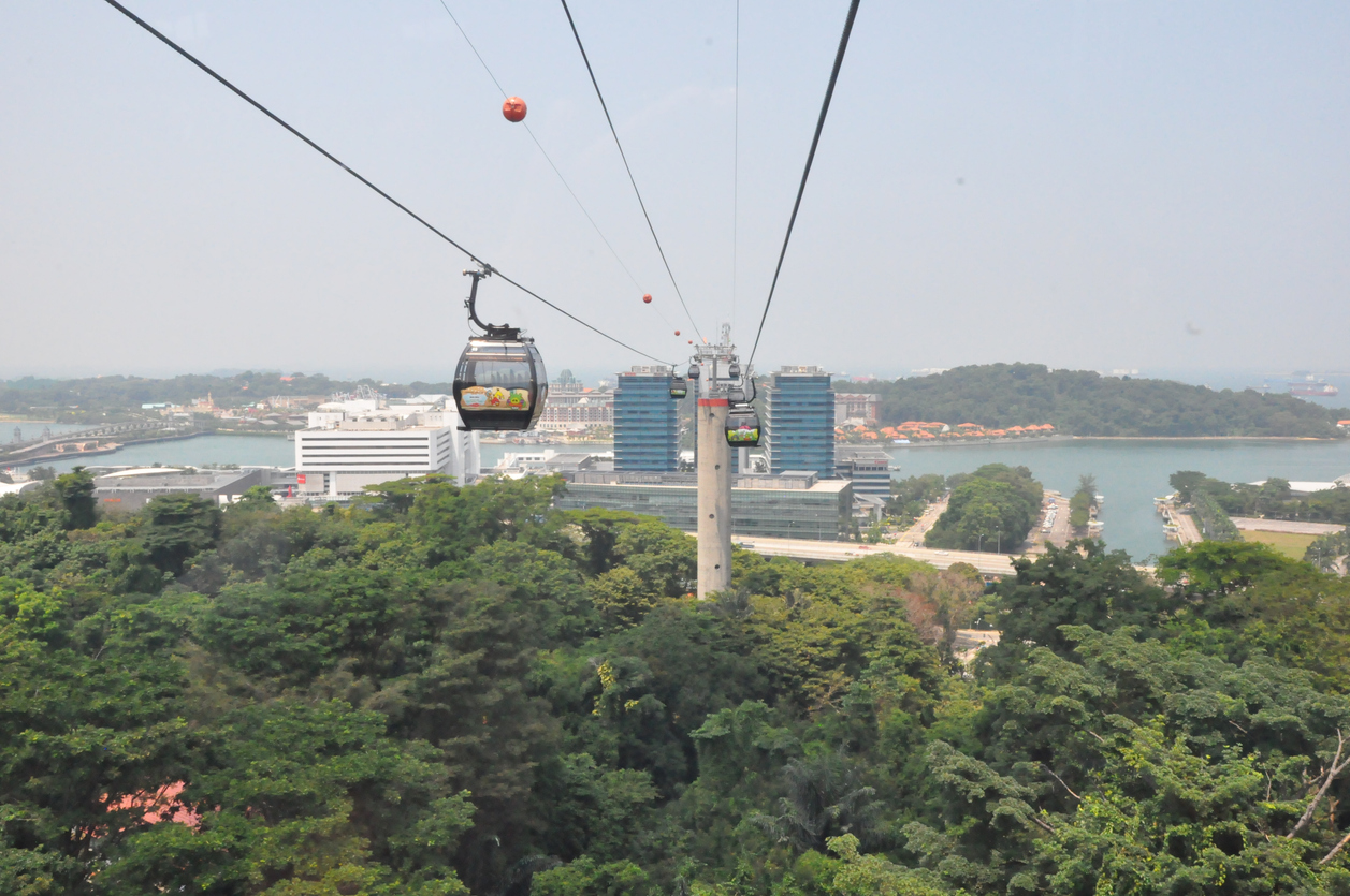 Cable cars from Singapore to Sentosa Island