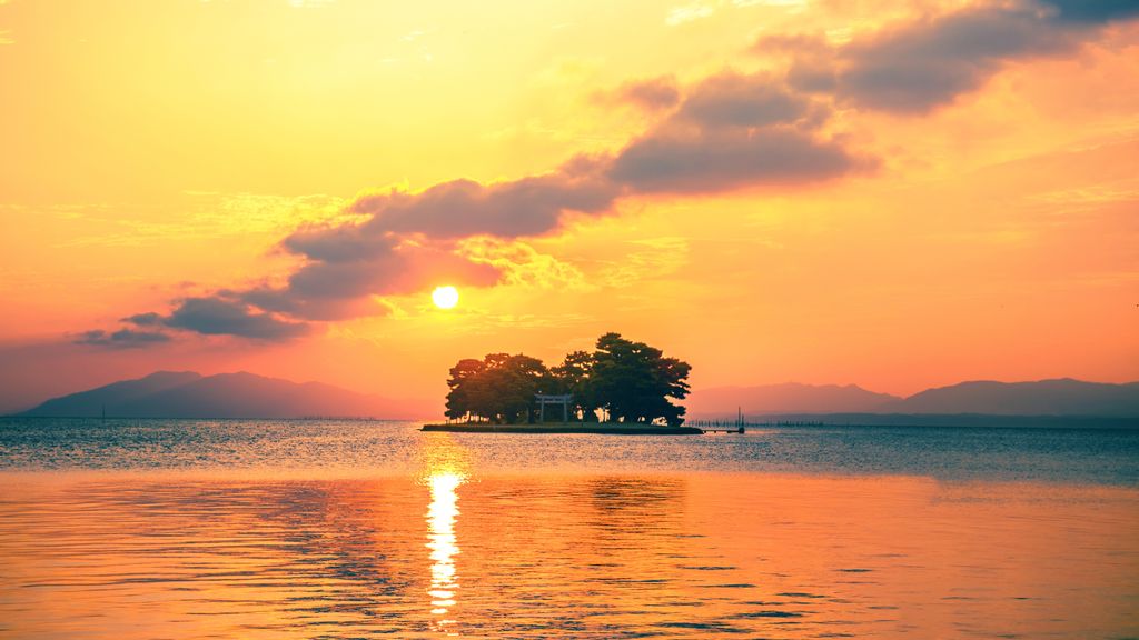 Breathtaking sunset reflecting in Lake Shinji at Matsue, Japan