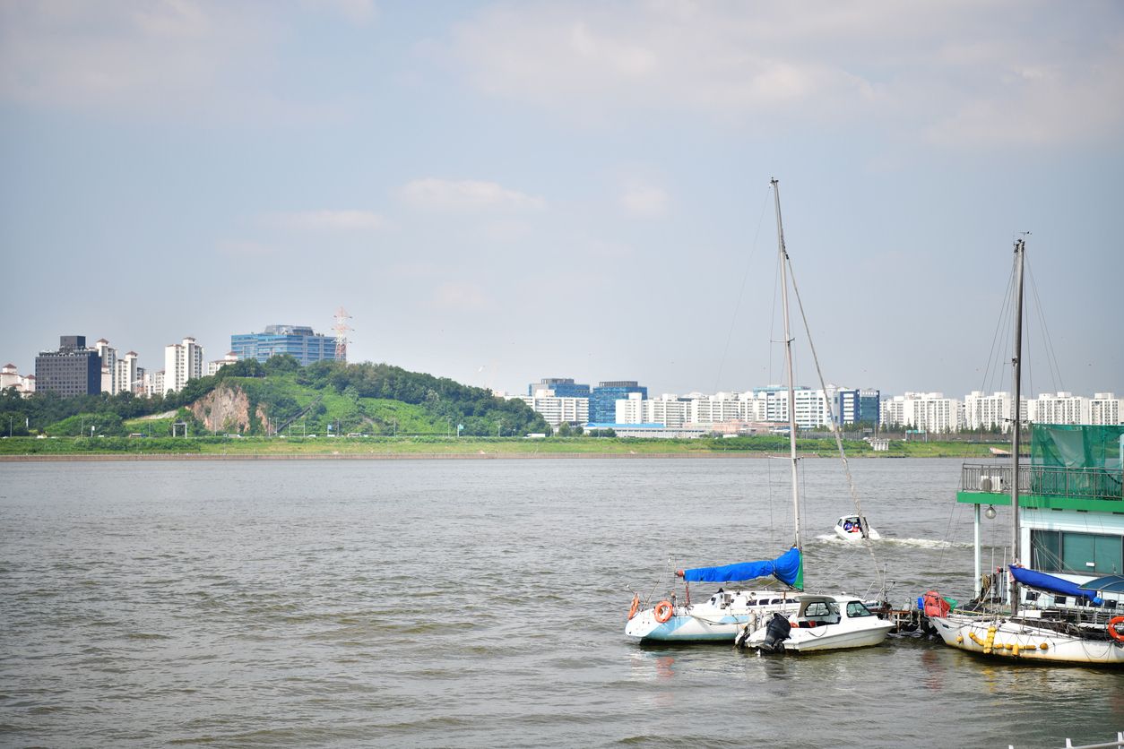 Landscape of Han River with yachts parked in Seoul, South Korea