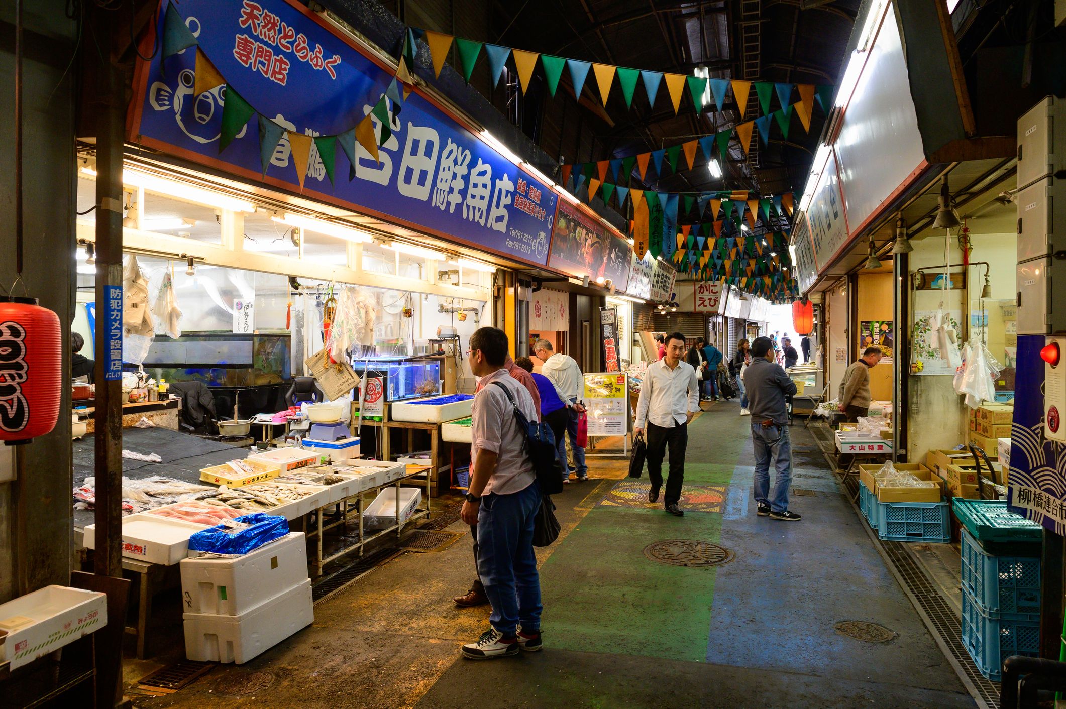 People walking around Yanagibashi Rengo market in Fukuoka, Japan