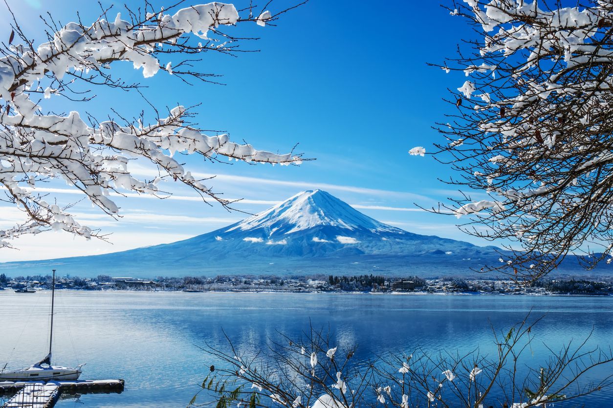 Sunrise at the lake Kawaguchi-ko,Fuji Mountain Background in the winter