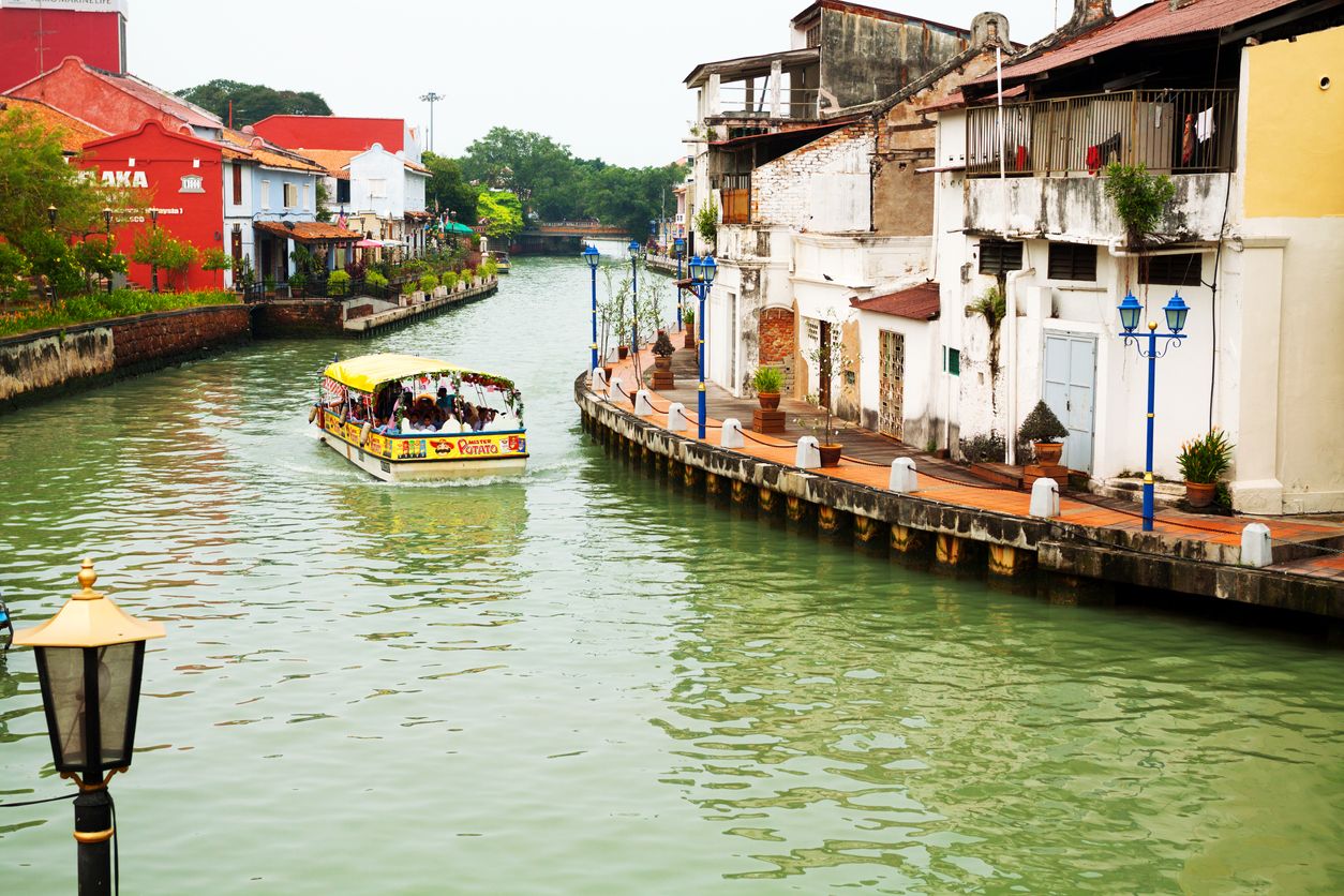 A tourboat with Malay scholars is steaming on Malacca River