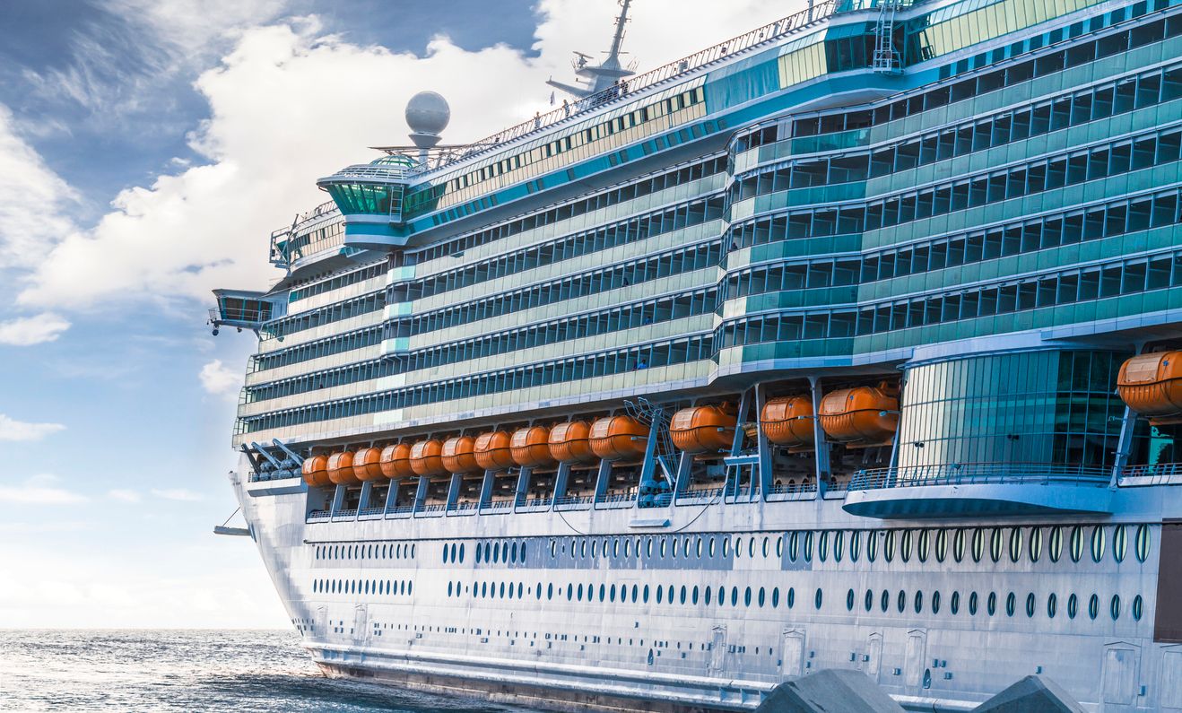 "Freedom of the Seas” cruise ship leaving the Philipsburg Dock