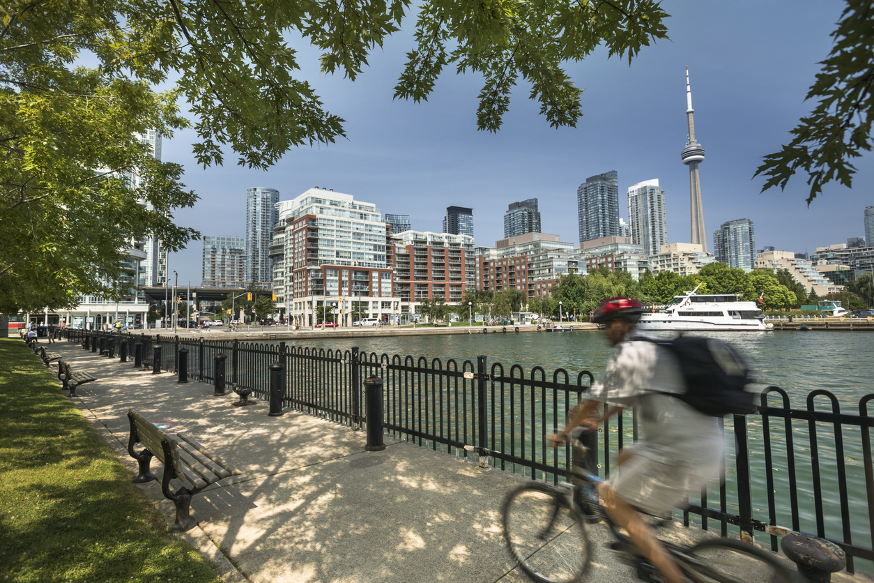  City skyline view of CN Tower in Toronto, Ontario, Canada from the marina along Lake Ontario, Toronto.