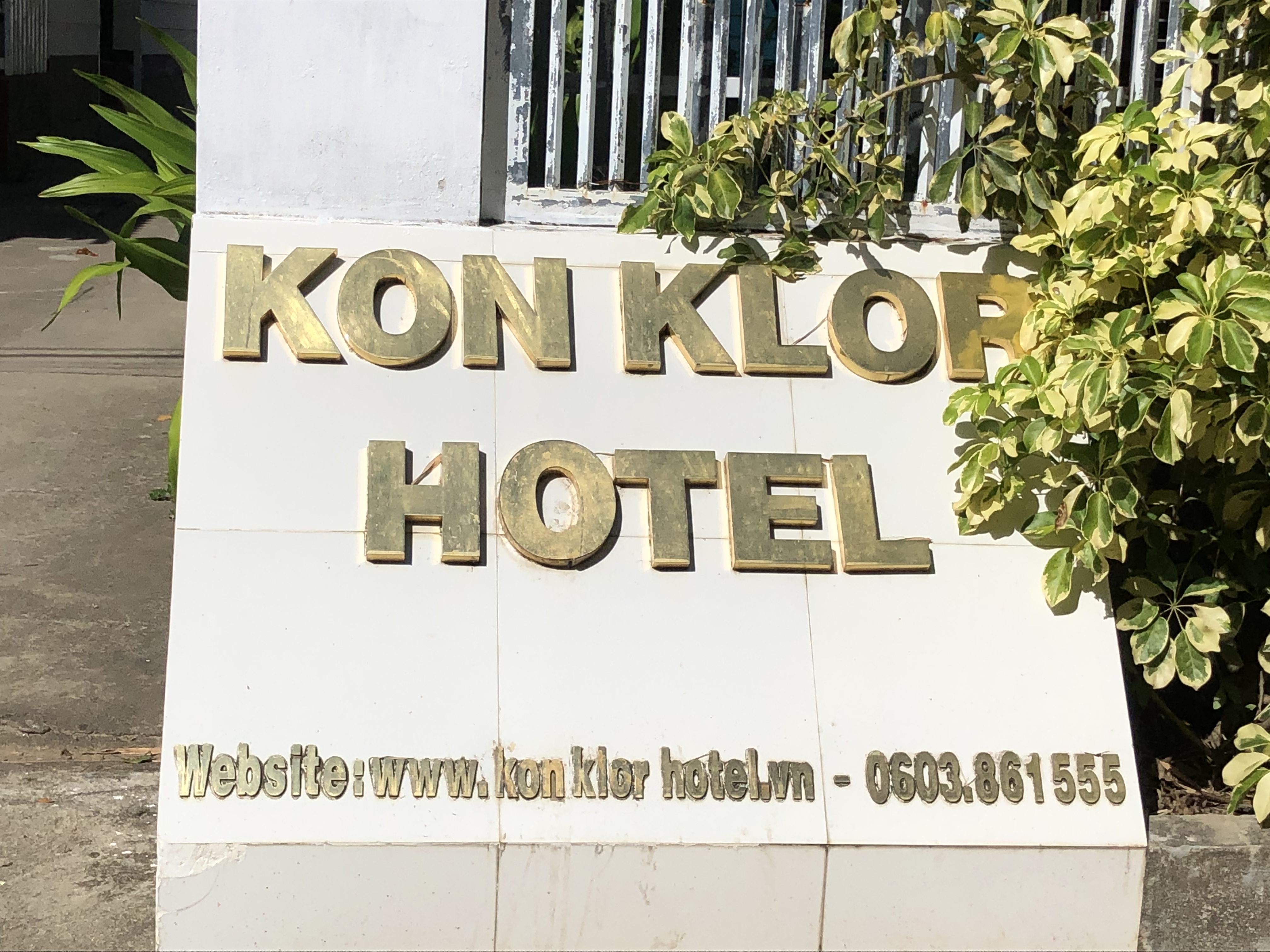 Kon Klor Hotel Signage