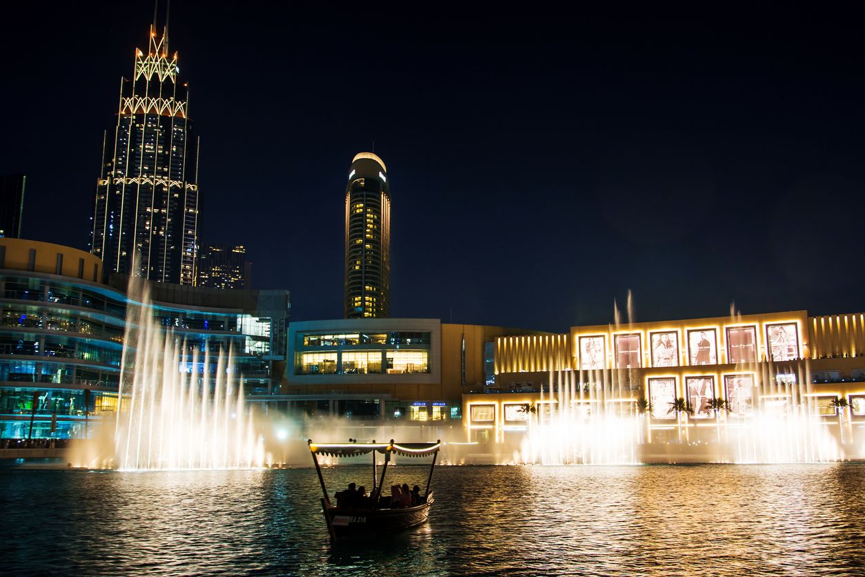 Dubai fountain show at night