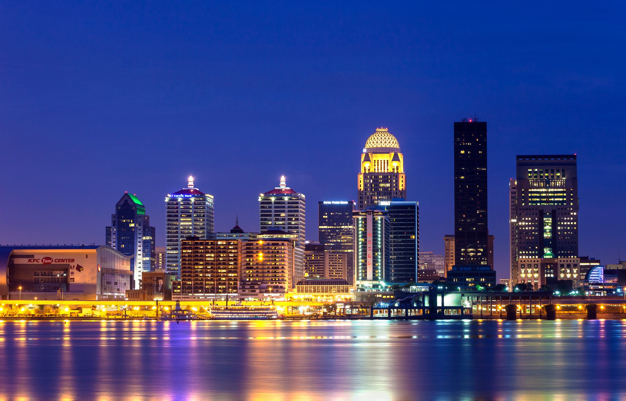 Louisville, Kentucky skyline at night