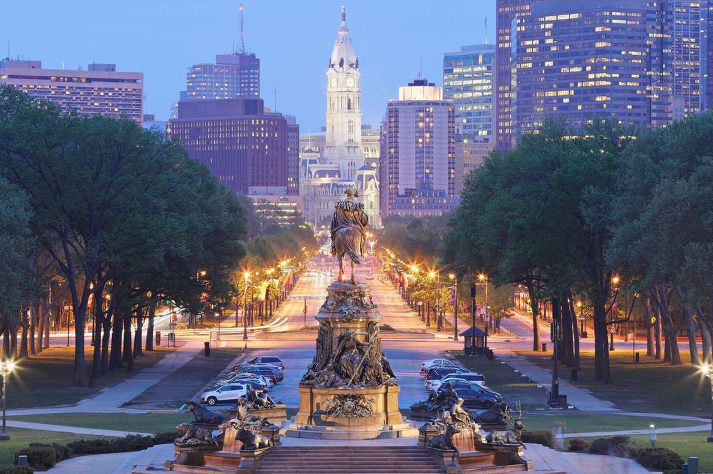 Benjamin Franklin parkway leading to the Philadelphia skyline