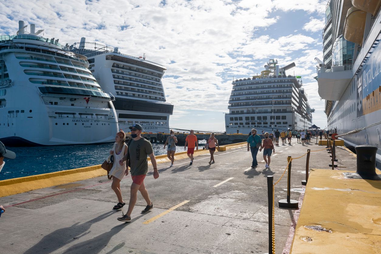 Cruise passengers disembarking ships in Mexico